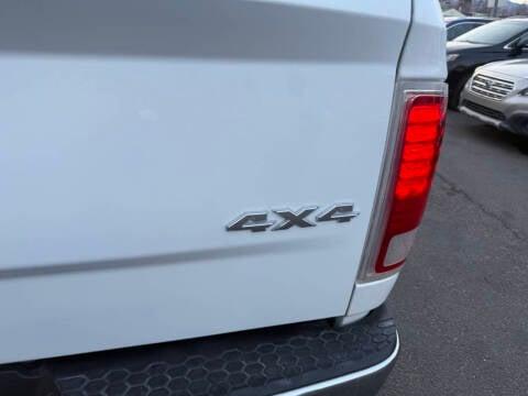 RAM 1500 4WD Crew Cab 140.5" Sport 2016