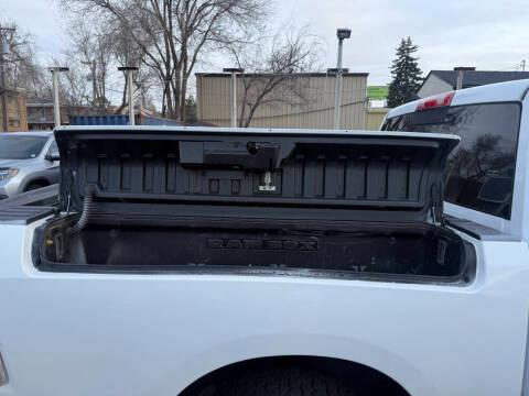 RAM 1500 4WD Crew Cab 140.5" Sport 2016