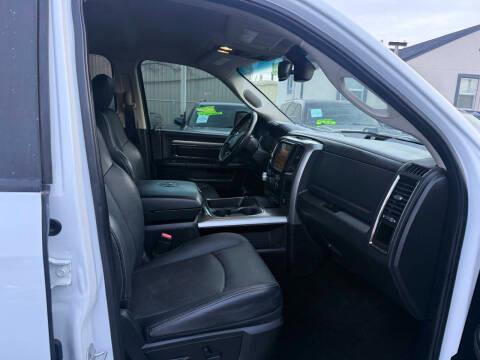 RAM 1500 4WD Crew Cab 140.5" Sport 2016