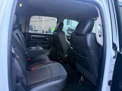 RAM 1500 4WD Crew Cab 140.5" Sport 2016