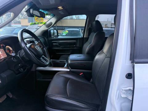 RAM 1500 4WD Crew Cab 140.5" Sport 2016