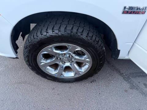 RAM 1500 4WD Crew Cab 140.5" Sport 2016