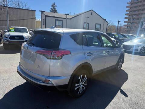 Toyota RAV4 LE AWD (Natl) 2017