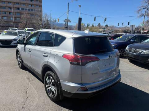 Toyota RAV4 LE AWD (Natl) 2017