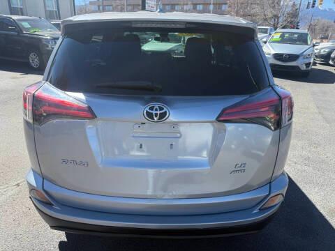 Toyota RAV4 LE AWD (Natl) 2017