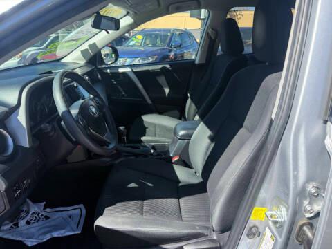 Toyota RAV4 LE AWD (Natl) 2017