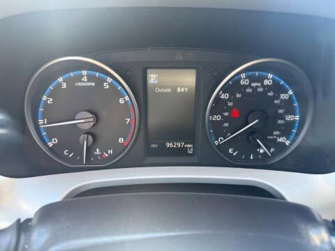 Toyota RAV4 LE AWD (Natl) 2017