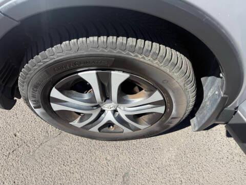 Toyota RAV4 LE AWD (Natl) 2017