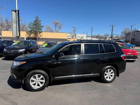 Toyota Highlander 4WD 4dr V6 (Natl) 2013
