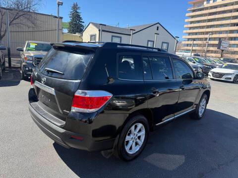 Toyota Highlander 4WD 4dr V6 (Natl) 2013