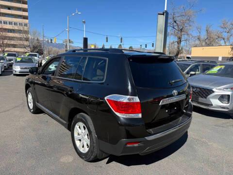 Toyota Highlander 4WD 4dr V6 (Natl) 2013