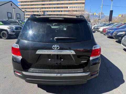 Toyota Highlander 4WD 4dr V6 (Natl) 2013