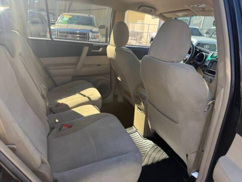 Toyota Highlander 4WD 4dr V6 (Natl) 2013