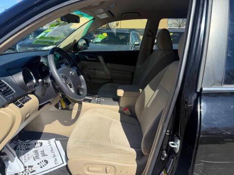 Toyota Highlander 4WD 4dr V6 (Natl) 2013