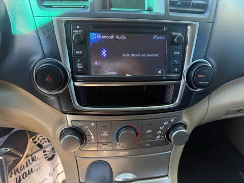 Toyota Highlander 4WD 4dr V6 (Natl) 2013