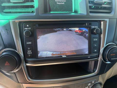 Toyota Highlander 4WD 4dr V6 (Natl) 2013