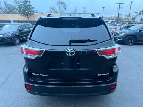 Toyota Highlander AWD 4dr V6 XLE (Natl) 2016
