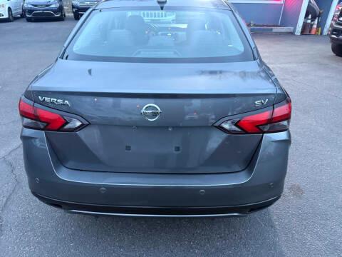 Nissan Versa SV CVT 2021