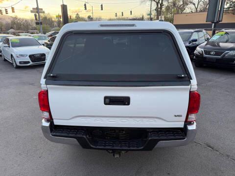 Toyota Tacoma TRD Off Road Double Cab 6' Bed V6 4x4 AT (Natl) 2017