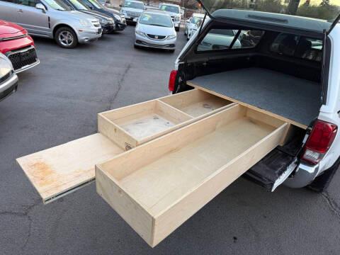 Toyota Tacoma TRD Off Road Double Cab 6' Bed V6 4x4 AT (Natl) 2017