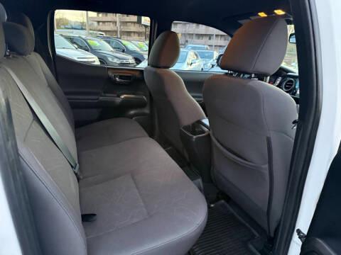 Toyota Tacoma TRD Off Road Double Cab 6' Bed V6 4x4 AT (Natl) 2017