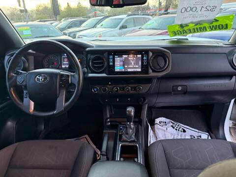 Toyota Tacoma TRD Off Road Double Cab 6' Bed V6 4x4 AT (Natl) 2017