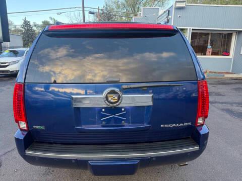 Cadillac Escalade AWD 4dr Luxury 2012