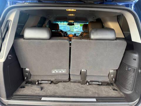 Cadillac Escalade AWD 4dr Luxury 2012