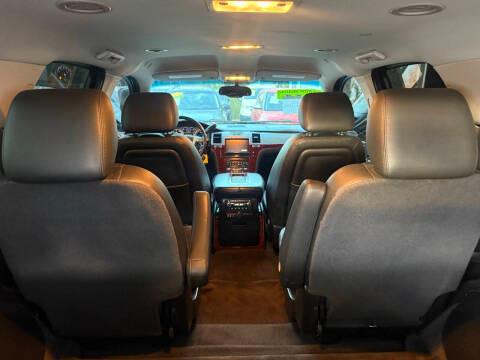 Cadillac Escalade AWD 4dr Luxury 2012