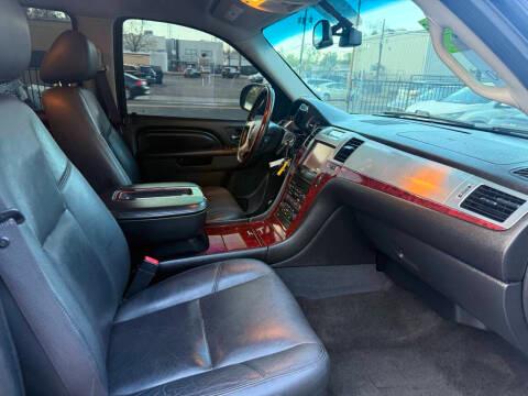 Cadillac Escalade AWD 4dr Luxury 2012