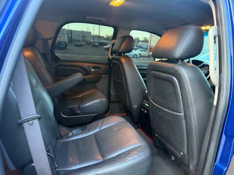 Cadillac Escalade AWD 4dr Luxury 2012