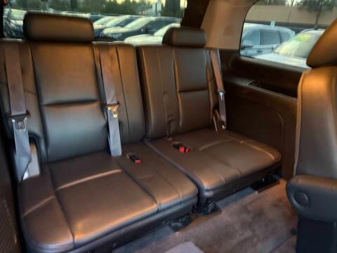 Cadillac Escalade AWD 4dr Luxury 2012