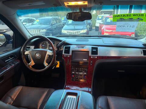 Cadillac Escalade AWD 4dr Luxury 2012