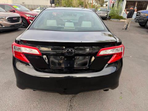 Toyota Camry 4dr Sdn I4 Auto XLE (Natl) 2013