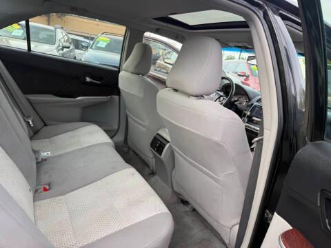Toyota Camry 4dr Sdn I4 Auto XLE (Natl) 2013