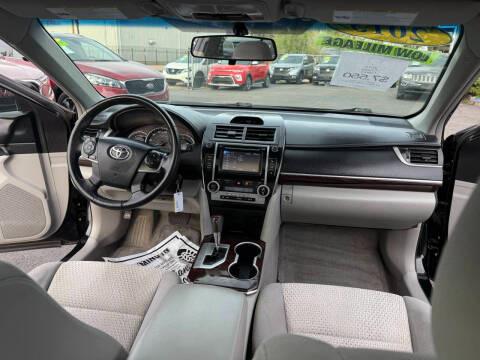 Toyota Camry 4dr Sdn I4 Auto XLE (Natl) 2013