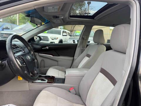 Toyota Camry 4dr Sdn I4 Auto XLE (Natl) 2013