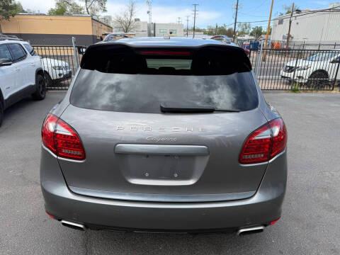 Porsche Cayenne AWD 4dr Tiptronic 2012