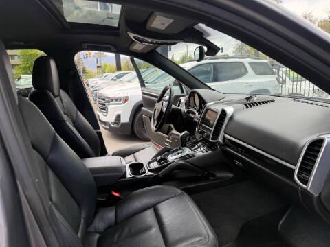 Porsche Cayenne AWD 4dr Tiptronic 2012