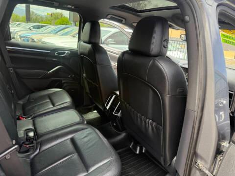 Porsche Cayenne AWD 4dr Tiptronic 2012