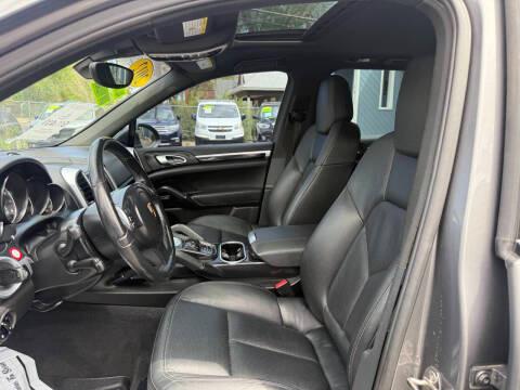 Porsche Cayenne AWD 4dr Tiptronic 2012