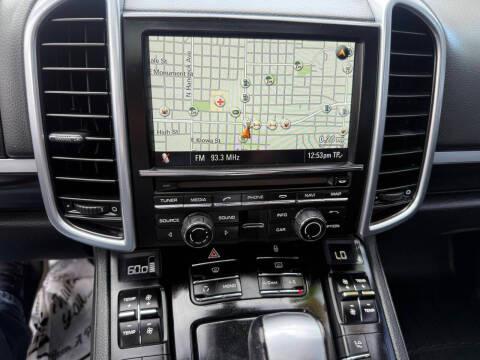 Porsche Cayenne AWD 4dr Tiptronic 2012