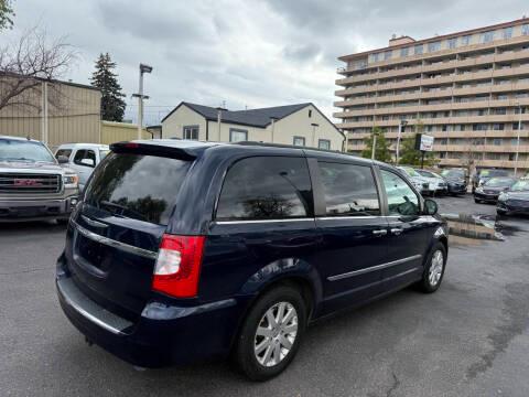 Chrysler Town & Country 4dr Wgn Touring 2016