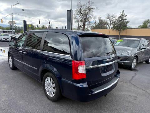 Chrysler Town & Country 4dr Wgn Touring 2016