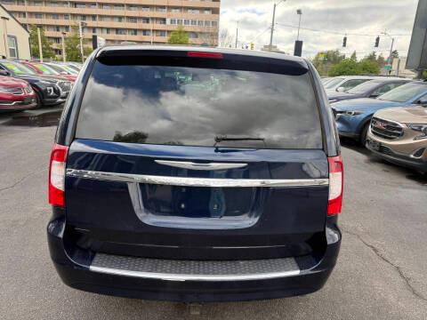 Chrysler Town & Country 4dr Wgn Touring 2016