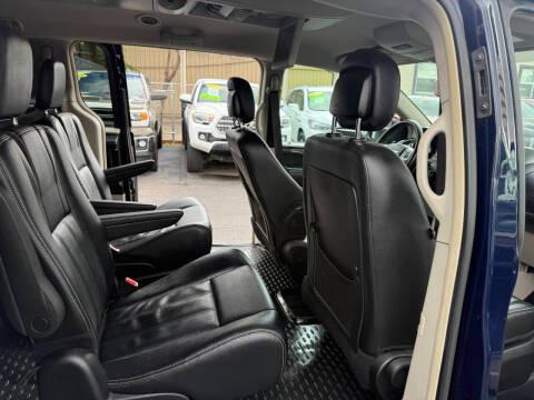 Chrysler Town & Country 4dr Wgn Touring 2016