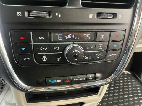 Chrysler Town & Country 4dr Wgn Touring 2016