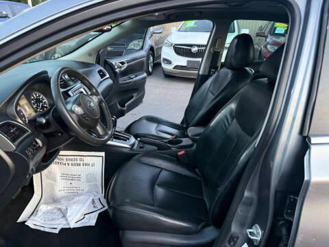 Nissan Sentra 4dr Sdn I4 CVT SR 2016