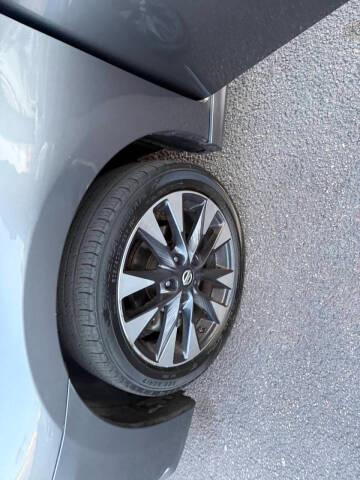 Nissan Sentra 4dr Sdn I4 CVT SR 2016