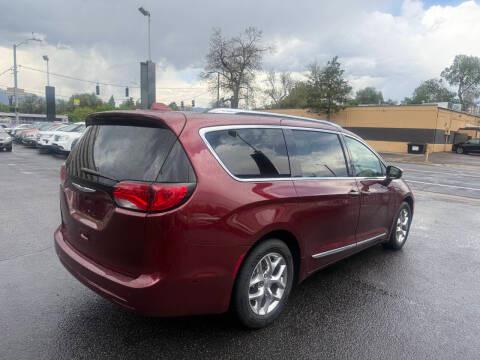 Chrysler Pacifica Limited FWD 2019